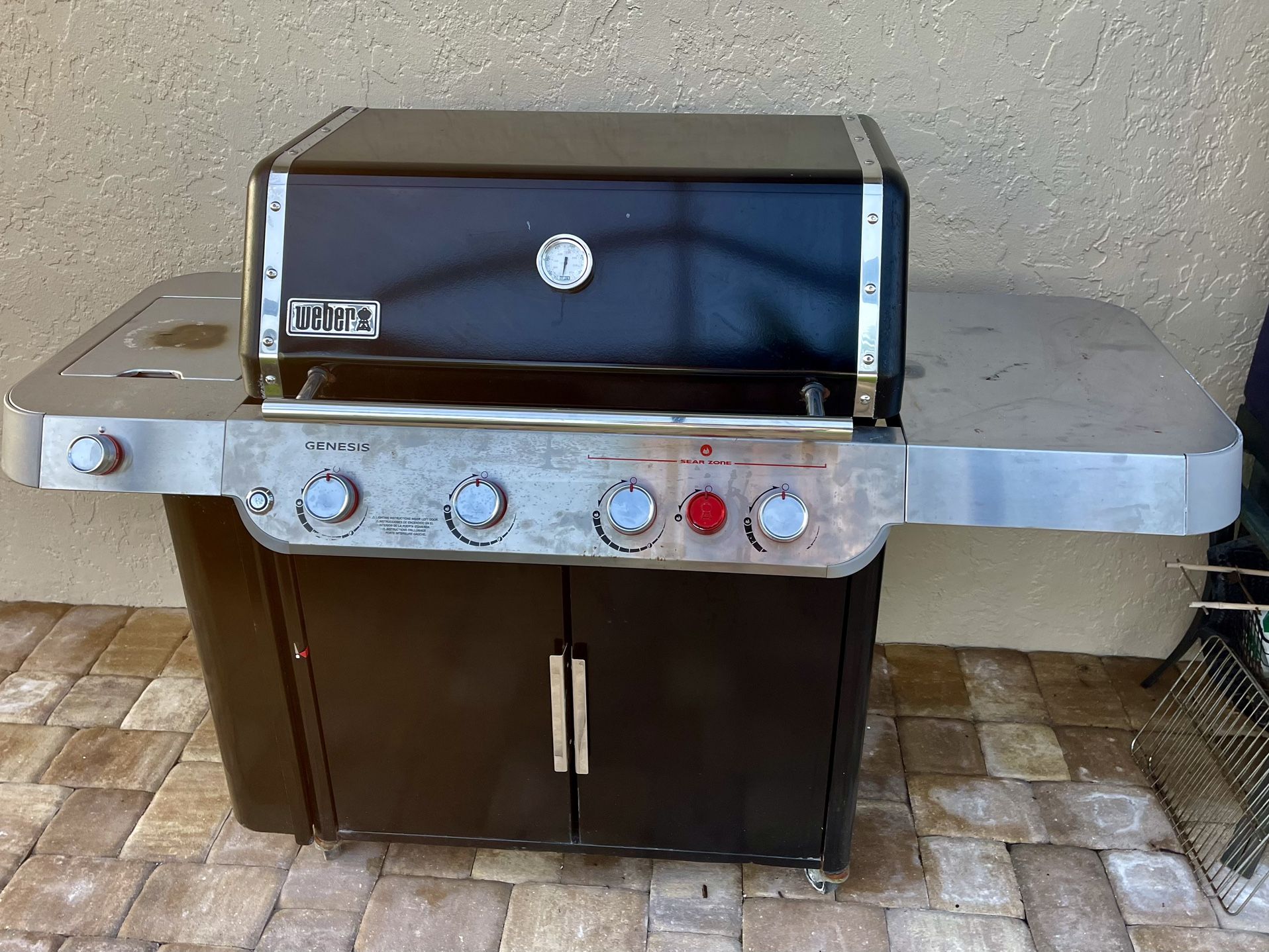 Weber E-435 4 Burner Propane BBQ