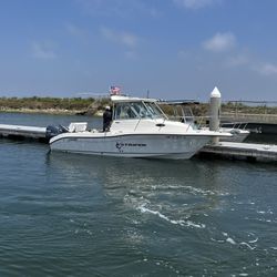 2006 Seaswirl Striper 2301 Alaskan Package Pilot House