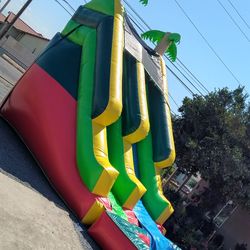 Water slide 25 ft long 🌊