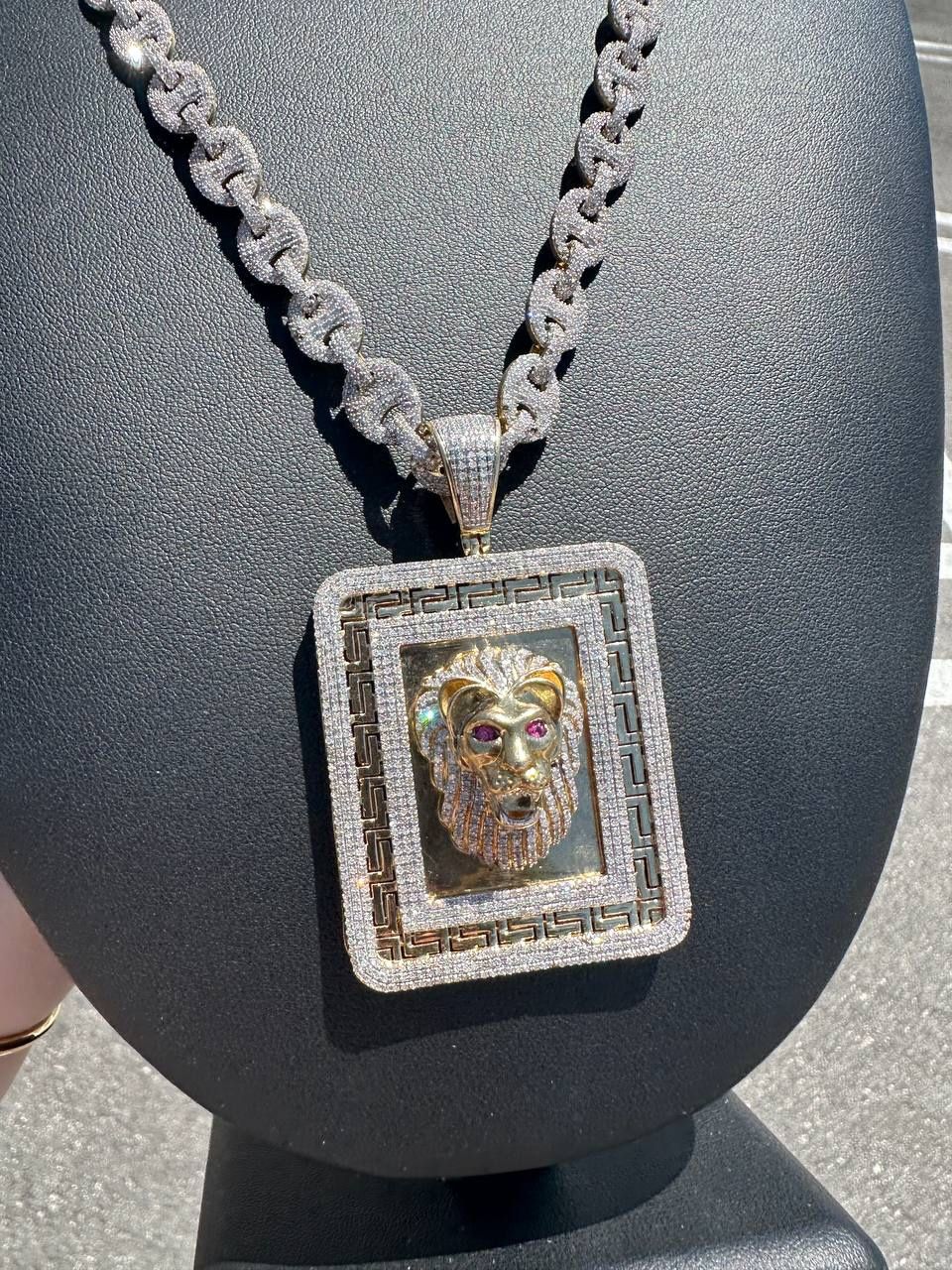 10k solid yellow gold Diamond iced out Gucci link chain with lion
