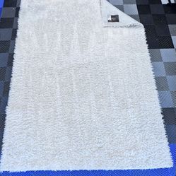 Christian Siriano Area Rug - 6’6” x 8’8” - Cream - Excellent Condition