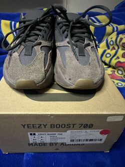 Yeezy Boost 700 Mauve Adidas