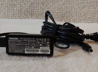 Toshiba 45-Watt Slimline Global AC Adapter