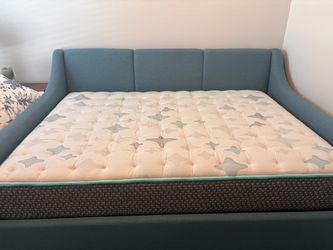 Rooms To Go Daelan Blue Full Upholstered Daybed - Full Size