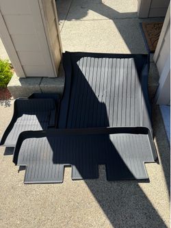 Like New Tesla Model 3 Floor mats