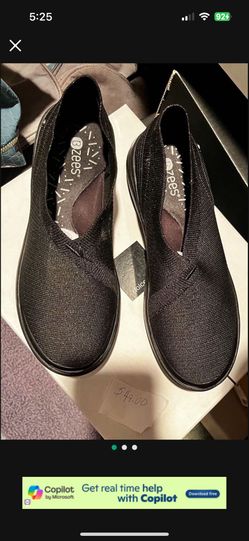 New Pair Of Bzees Air Step Shoes Size 7