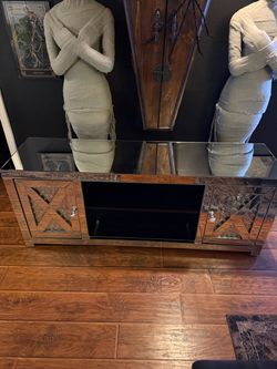 Mirrored tv stand