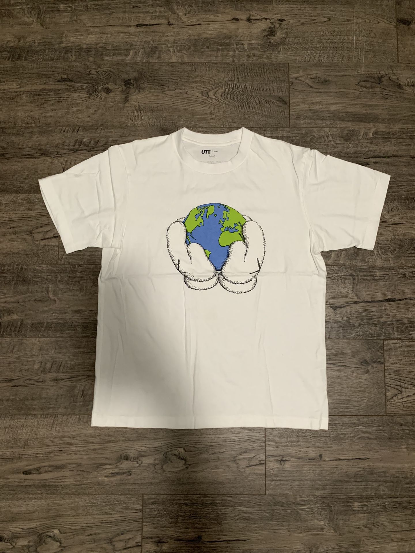 Kaws uniqlo tee