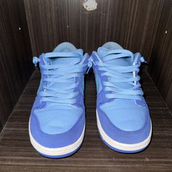 Nike SB Dunk Low (blue raspberry)