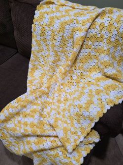 Handmade Throw. Crochet Blanket in Shades of Yellow and White