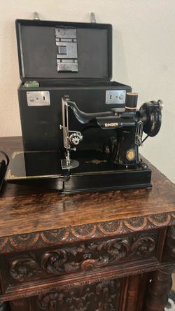 Antique Featherweight Portable Singer Sewing Machine