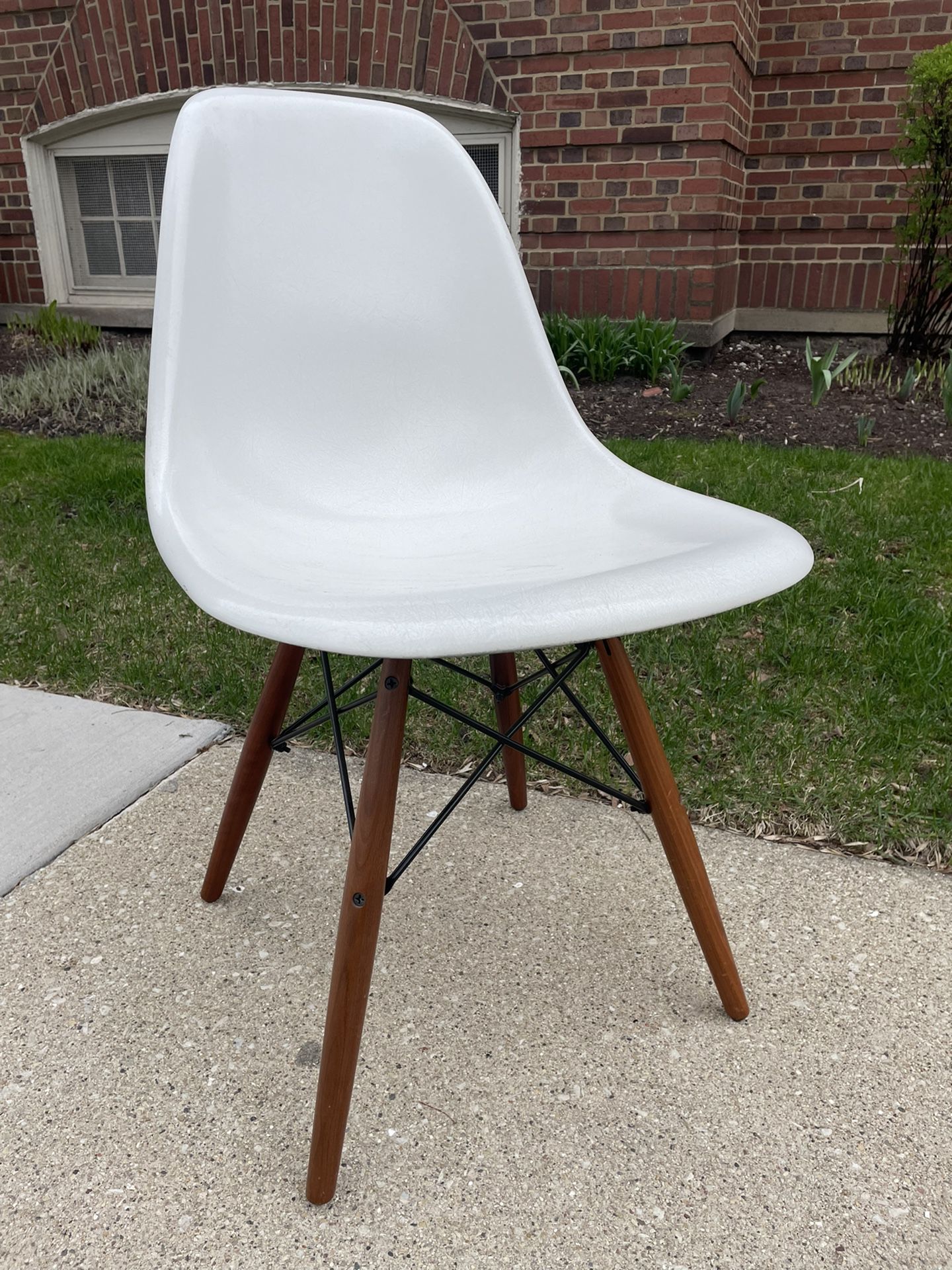 Herman Miller White Shell Chair Vintage Modernica Dowel Base 