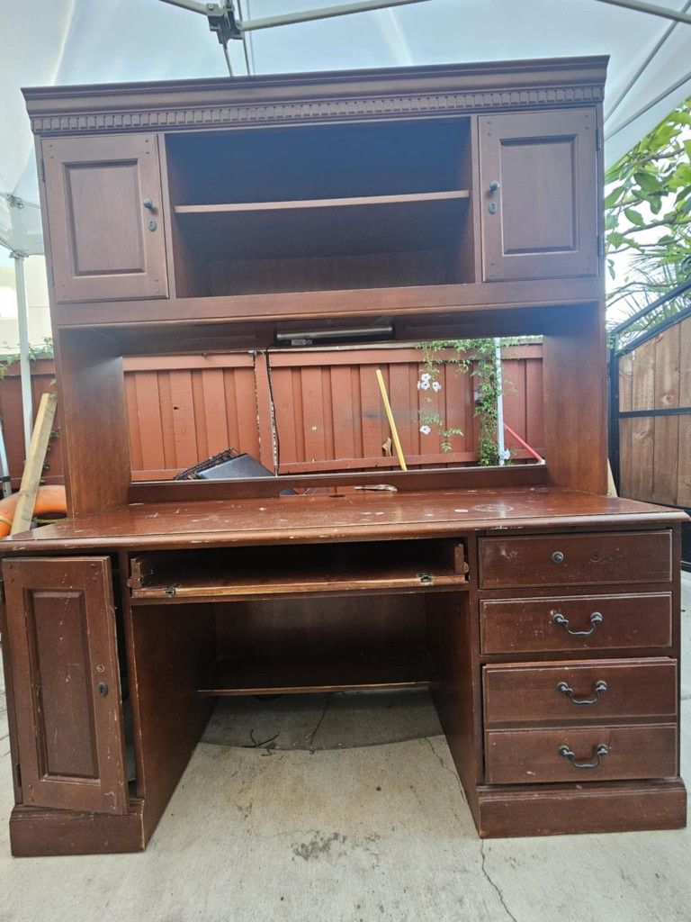 Free Solid Wood Desk With Hutch