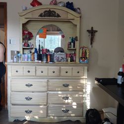 Dresser With Mirror