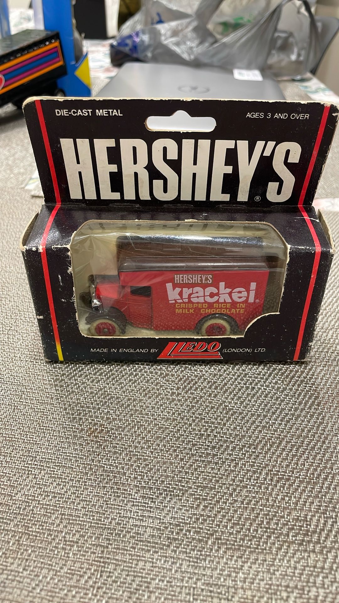 Vintage hersheys lledo krackel truck Die Cast