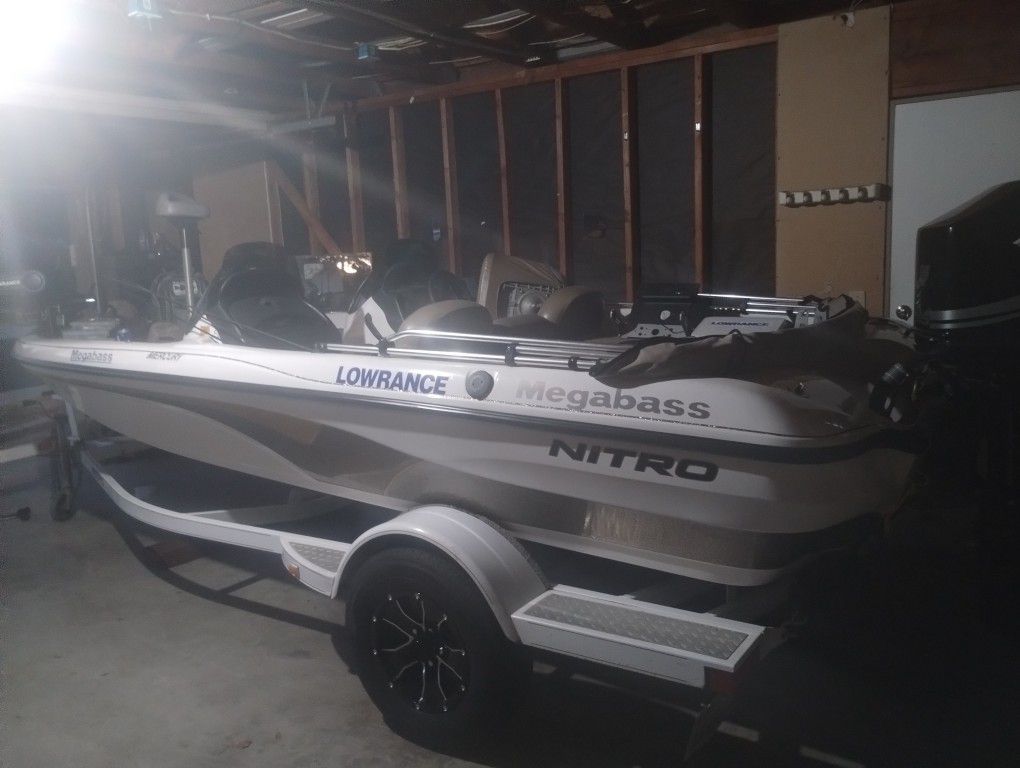 2008 Nitro Bass Boat 4-stroke Very Very Clean New Rims Tires New Trolling Motor Two 12-in Live In Units