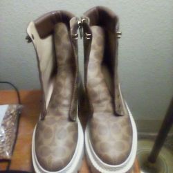 LIKE NEW COACH BOOTS 
