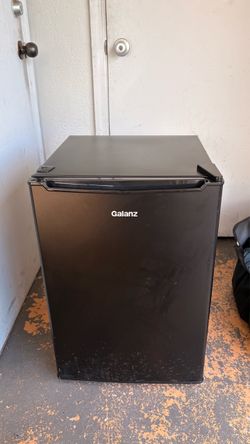 Black Galanz Mini Fridge (MOVING SALE)
