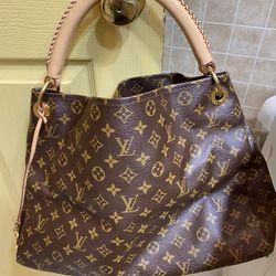 SELLING🎈MY LOUIS VUITTON “ARTSY MM MONOGRAM “ Handbag 👜 100% AUTHENTIC