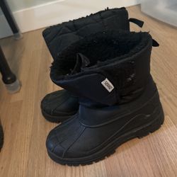 Snow boots For Kids (Zoogs Size 3)