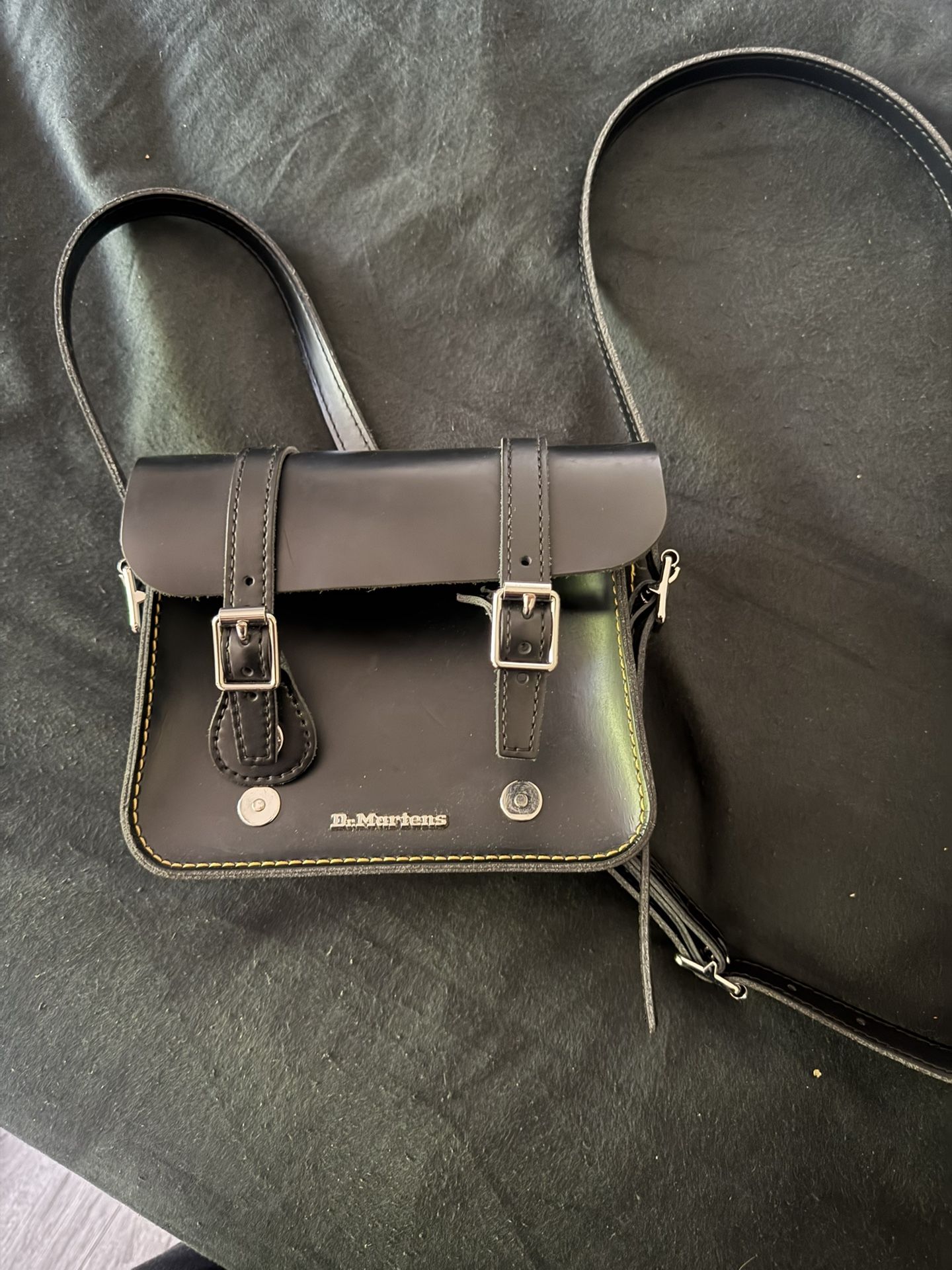 7 INCH LEATHER CROSSBODY BAG Dr.Martens