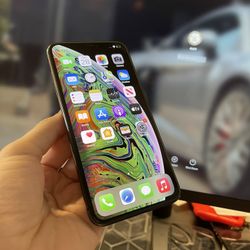 iPhone XS Max 256GB Unlocked To Any Carrier! Like New!