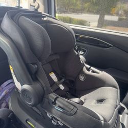 Uppababy Mesa Max Car seat & Base 