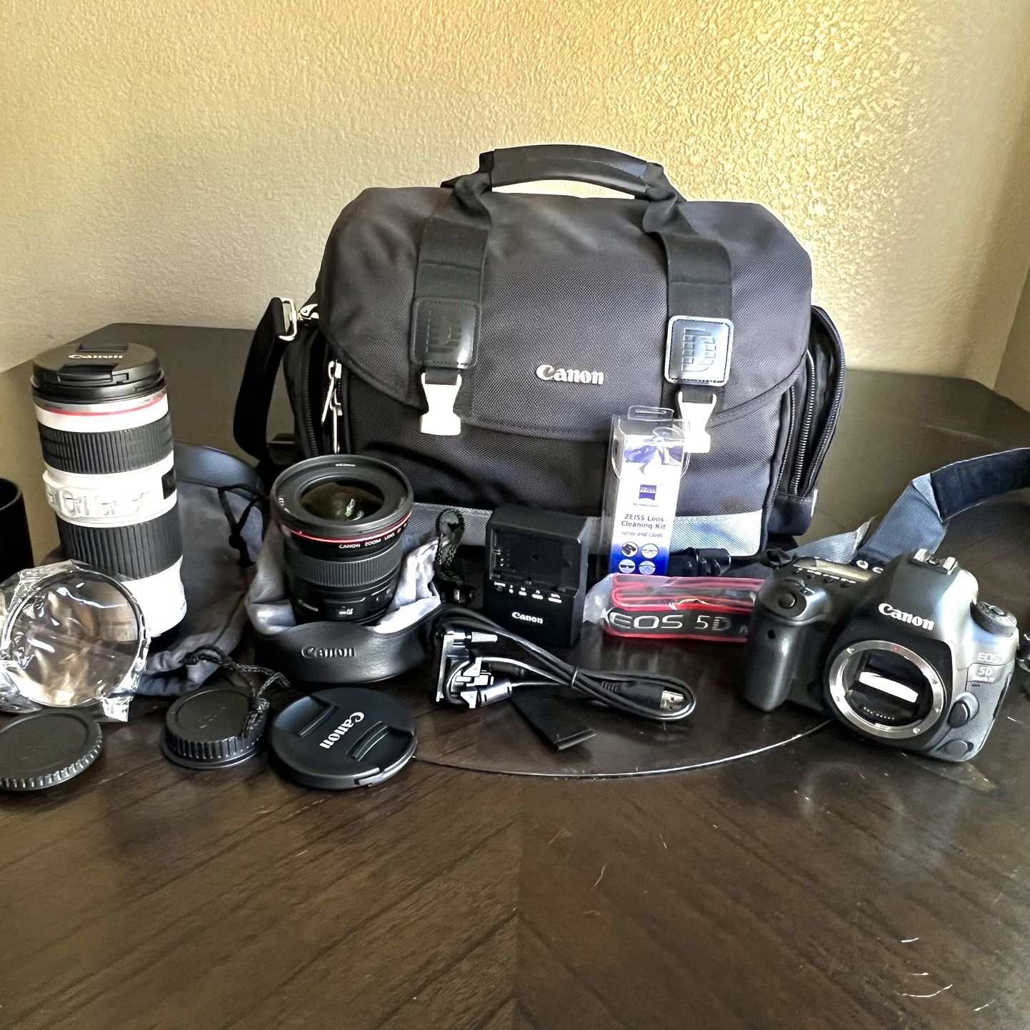 Canon EOS 5D Mark IV - Complete Bundle 