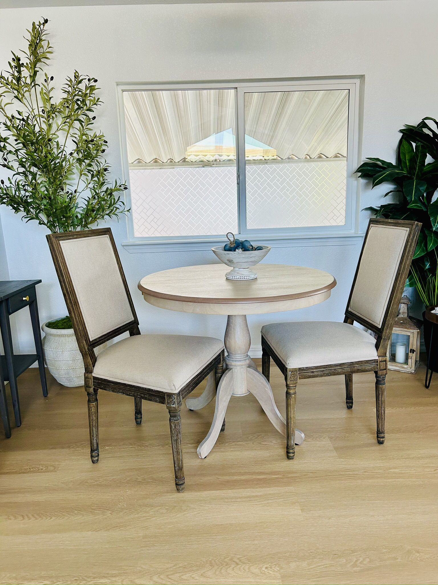 Carolina Classic Fairview Breakfast Table And Chairs