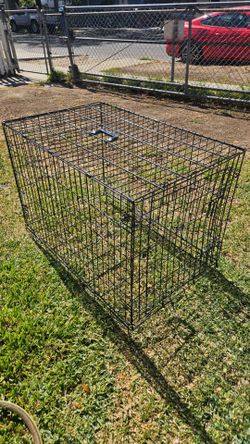 Big dog cage  no tiene la charola de abajo