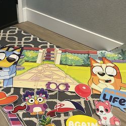 2 Bluey Birthday Backdrops & accessories 