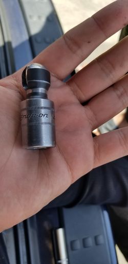 Snap on 1/2 swivel socket