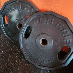 PAIR OF 45s IRON GRIP OLYMPIC RUBBER COATED PLATES ( EXCELLENT CONDITION  )