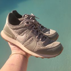Womans Nike Internationalist  Athletic Casual Shoe  Size 8.5