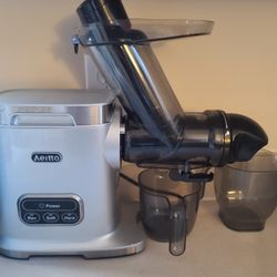 High Powered Slow Juicer Like New !!!