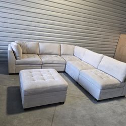 Thomasville Tisdale Modular Sectional 6-piece Beige with Storage Ottoman
Used like new, good condition This was a Costco Return product, returned afte