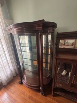 Exquisite Curved Glass Cabinet - PICKUP ONLY / CASH ONLY