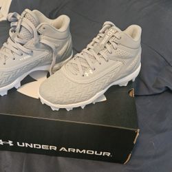 Under Armour Youth Baseball Cleats 1.5Y. New