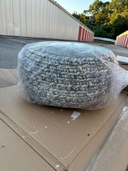 Hira 30ā Pouf