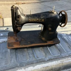 Singer Sewing Machine 