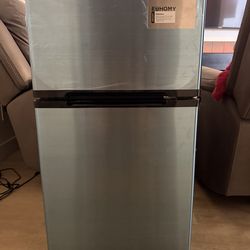 Mini fridge / Refrigerator