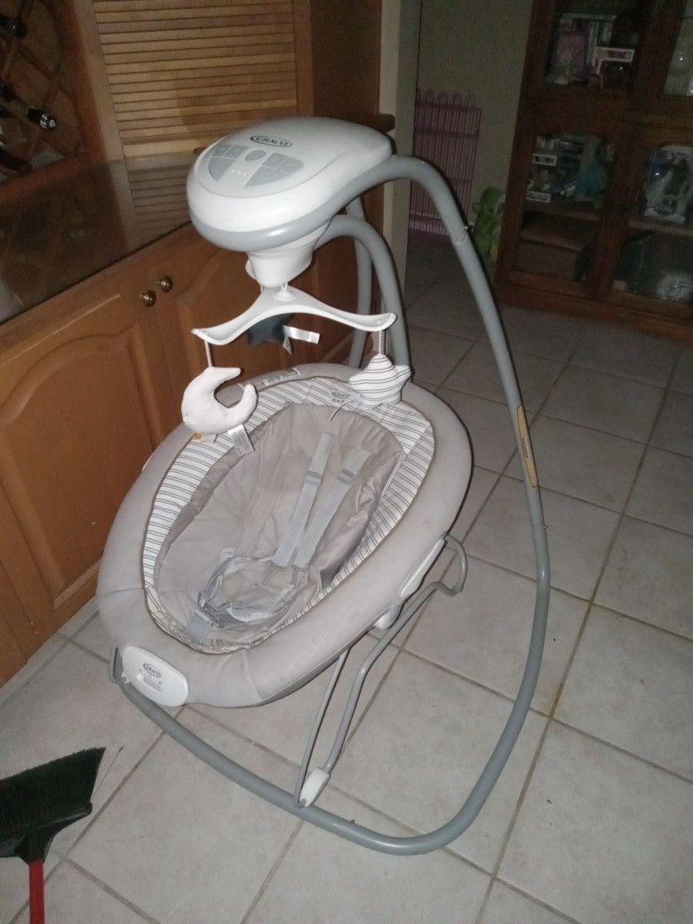 Graco® DuetConnect™ Deluxe Swing with Portable Bouncer