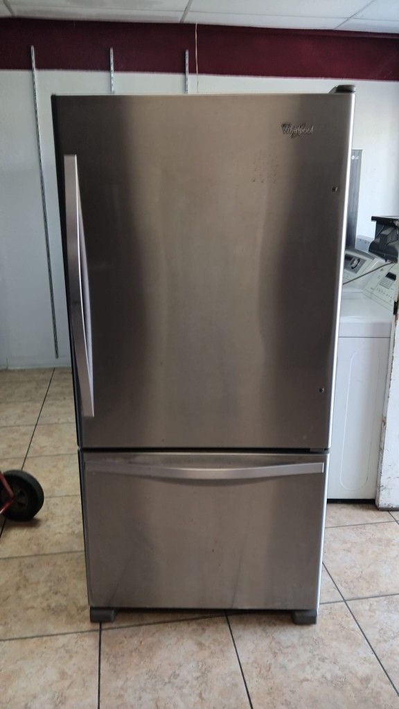 Whirlpool Refrigerator Works Great.