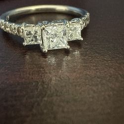 1.25 ct Diamond Engagement ring- With warranty 
