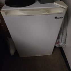 Mini Fridge. Works Perfect. 
