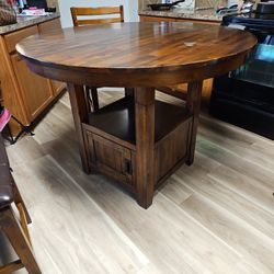 1 Dining Table & 4 chairs