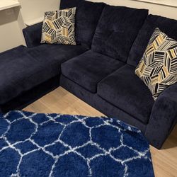 Sectional Sofa with Chaise – Like New