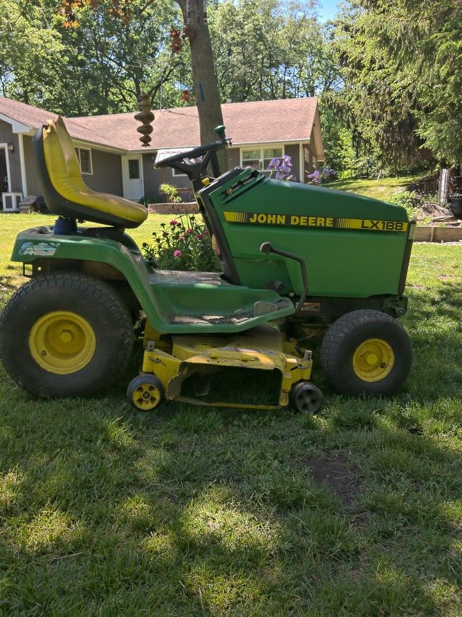 John Deere LX188