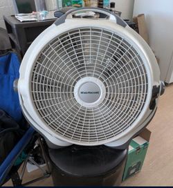 Lasko Windmachine 20" Adjustable 3 Speed  Air Circulating fan - Good cond.