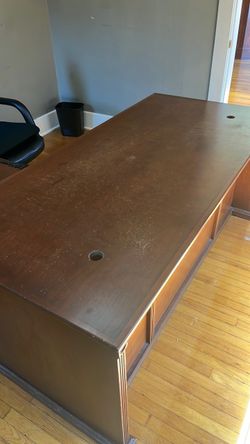 Desk-executive style “L” shape